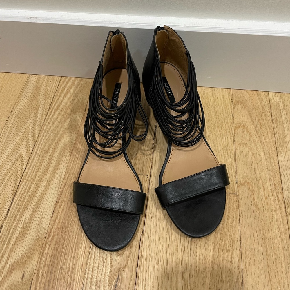 Forever 21 Black Strappy Gladiator Sandals Size 7